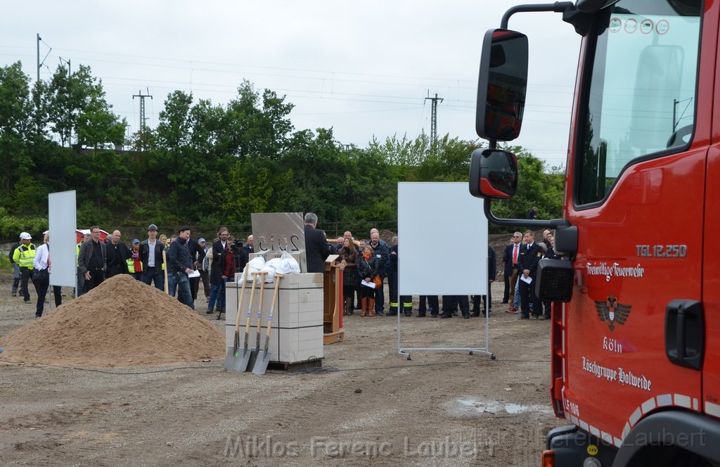 Erster Spatenstich Neues Feuerwehrzentrum Koeln Kalk Gummersbacherstr P098.JPG - Miklos Laubert